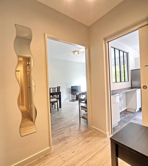 Rénovation complète d’un appartement à Saint-Marcellin : une cuisine ouverte et un intérieur modernisé après
