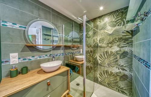 la salle de bain de l'extension