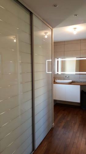 Rénovation de salle de bain avec placard encastré - La Grande Motte 34280