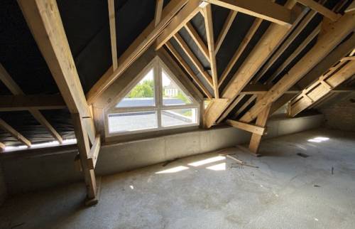 Charpente et fenêtre en chassis