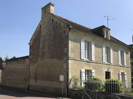 Maison avant rénovation de la toiture (Mathieu 14920)