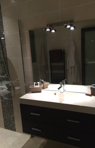 Installation meuble vasque suspendu avec grand miroir - Trilport (77470)