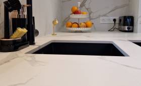 Plan de travail céramique, cuisine équipée à Huningue