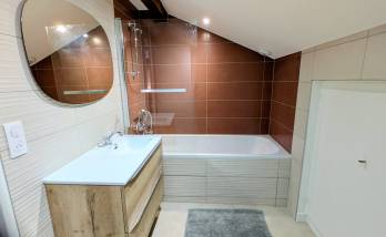 photo de la salle de bain après travaux, moderne et pratique