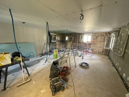 Travaux de rénovation en cours dans une résidence secondaire - Montélier 26120