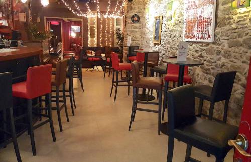 Changement revêtement de sol dans un bar de Saint-Malo