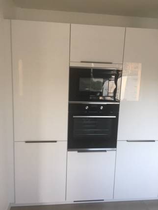 Grands placards de cuisine blanc laqué intégrant l'électroménager - Nantes 44