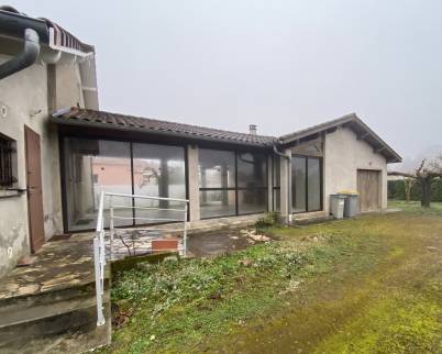 Maison avant construction de terrasse en bois - Montauban 82000