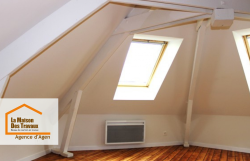 💡 Des combles aménagés avec soin, dotés de deux fenêtres de toit pour un confort thermique et visuel optimal à l’année.