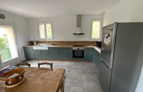 Cuisine au 1er étage d'une maison secondaire à Alès La Maison Des Travaux Alès