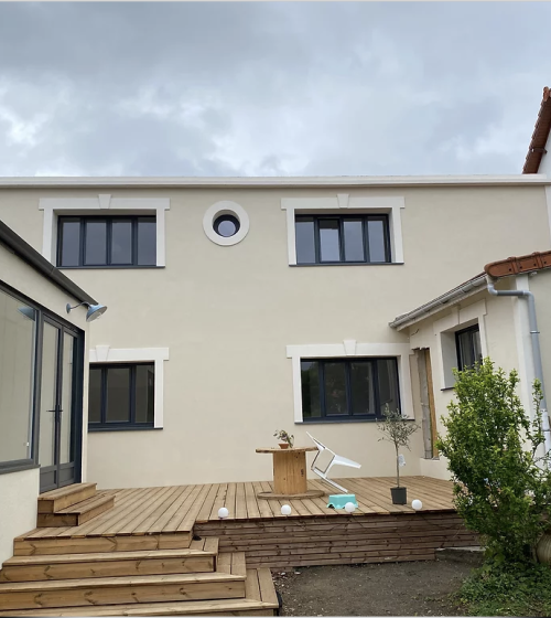 Magnifique façade uniforme de cet ensemble immobilier Gambais
