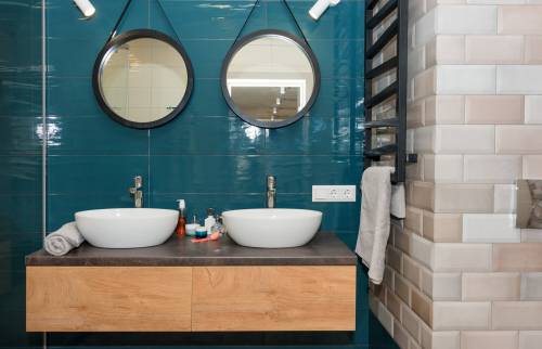 Salle de bain Rénovée à ANDUZE avec nouveaux miroirs