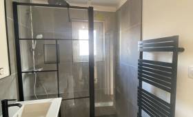 Création d'une salle de douche attenante à la chambre parentale