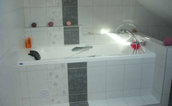 baignoire balnéo sous combles carrelage à motif