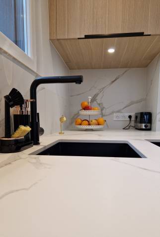 Plan de travail céramique, cuisine équipée à Huningue