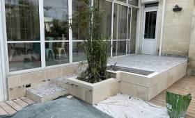 Pose baies vitrées et dalle de terrasse à hauteur de la façade arrière avec marches plates à Boissy-le-Châtel (77169)