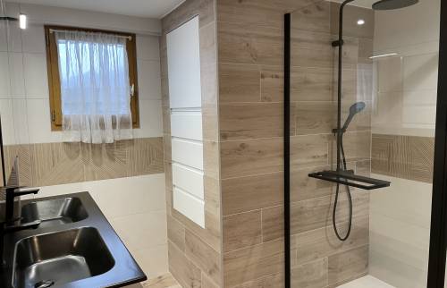 vue d'ensemble de la nouvelle salle de bain