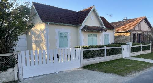 Vue générale après travaux depuis la rue (Merville 14810)