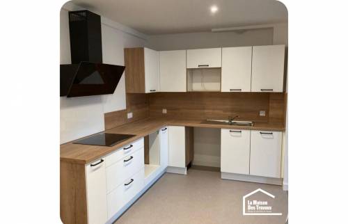 Une cuisine aménagée en L sur Isigny-sur-Mer 14230