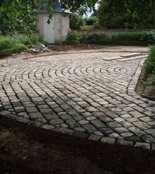 Pose pavés de pierre finie à CHAMBON SUR CISSE (41)