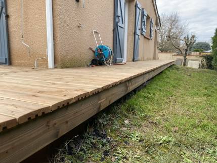 Rénovation extérieure avec nouvelle terrasse en bois - Montauban 82000