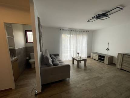 Rénovation de maison avec pose de revêtement de sol en carrelage imitation parquet - Chabeuil 26120