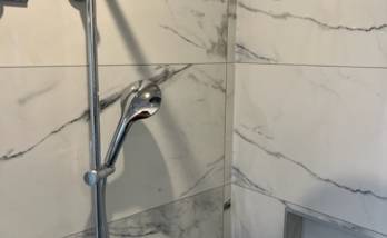 Création d'une salle d'eau avec douche et colonne de douche - Nantes 44