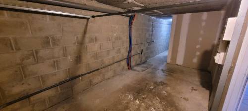 Garage avant travaux de démolition de mur pour agrandir le séjour - Brie-Comte-Robert 77170