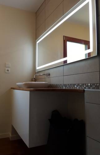 Pose meuble vasque suspendu avec grand miroir rétroéclairant - Nanteuil-lès-Meaux (77100) 