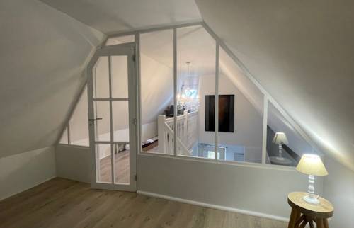 La verrière posée, depuis la chambre
