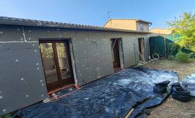 Pose d'une isolation extérieure lors d'une rénovation énergétique de maison - Valence 26000