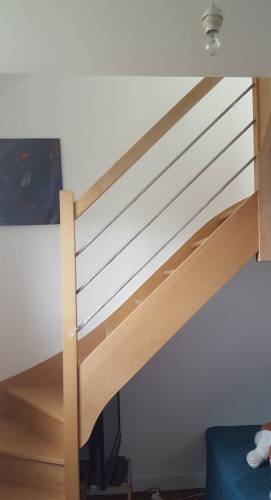 Escalier en bois menant aux combes