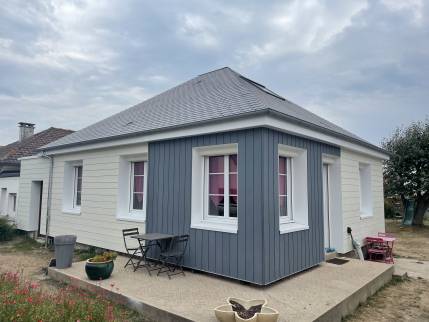 Nouvelle toiture et bardage couvrant l'ITE (Colleville-Montgomery 14880)