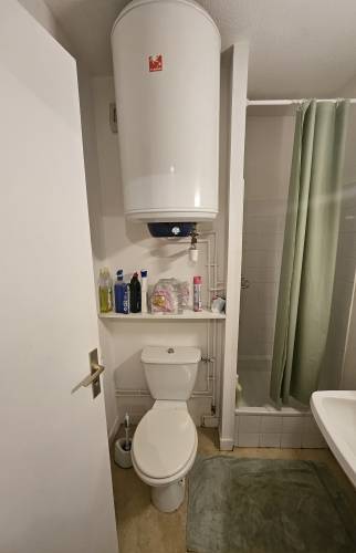 Espace des WC dans la salle d' eau