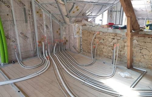 Installer le réseau de chauffage au sol