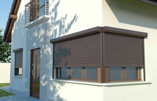 Volets roulants et fenêtres en aluminium installés.