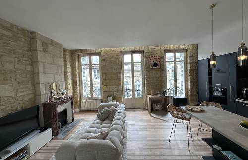 Rénovation d'un appartement avec une cuisine sur mesure à Bordeaux 