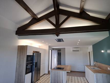 Rénovation de cuisine avec implantation parallèle et îlot central - Ambérieu-en-Bugey 01500