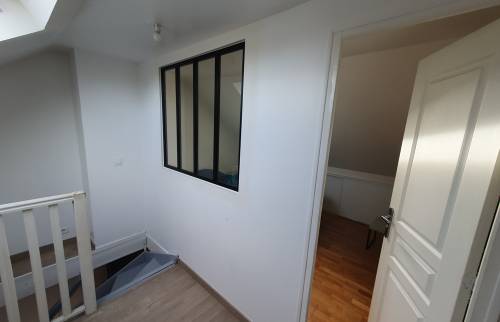 Montage d'une verrière pour améliorer la luminosité intérieure