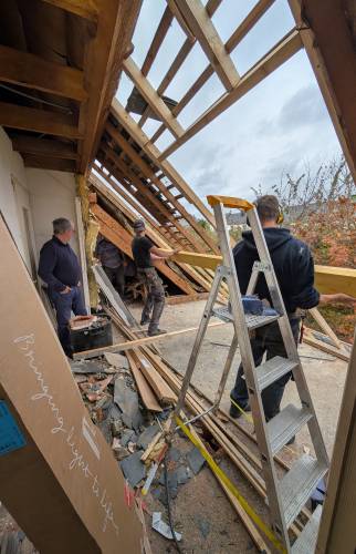 Travaux de couverture en cours rénovation de couverture Bruz