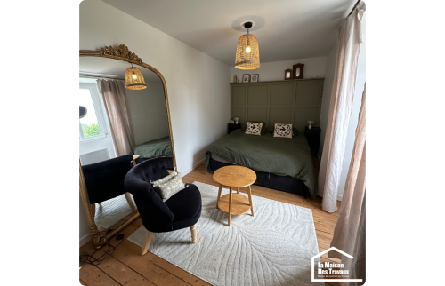 Chambre chaleureuse et lumineuse