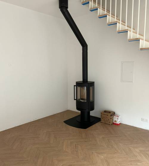 Nouvelle cheminée installée dans le salon de cette maison de Virieu