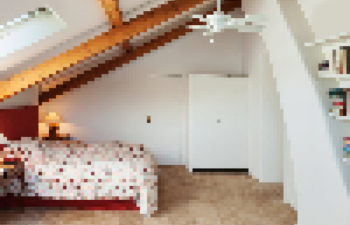 combles avec étagères 