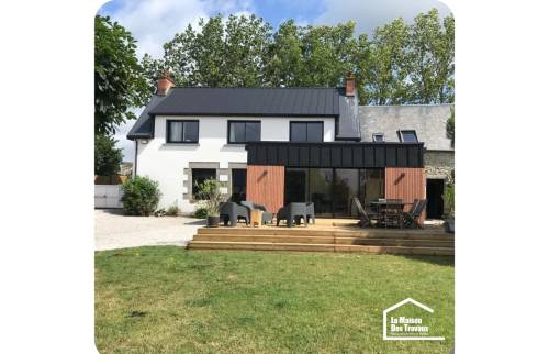 Agrandissement de maison en bois et en zinc