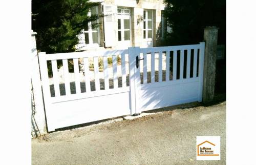 Pose de deux portails et un portillon en PVC à Donville Les Bains (50350)