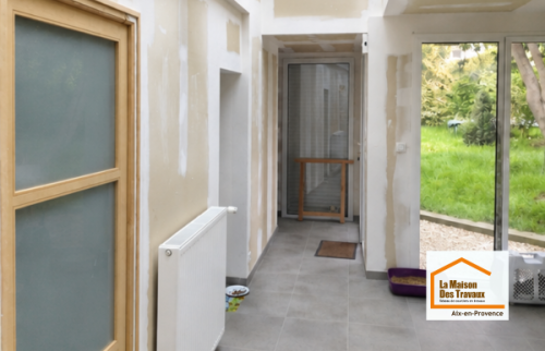 Rénovation énergétique à Aix-en-Provence avec isolation des murs par l'intérieur avant les travaux d'aménagement intérieur, pour une maison plus confortable et plus économe en énergie.