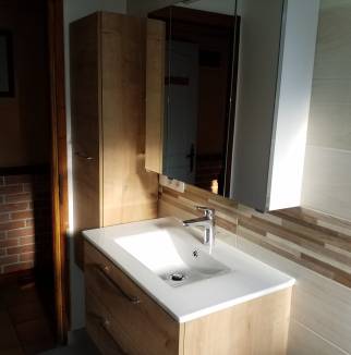 Vasque et carrelage avec rappel bois Craponne