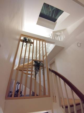 Claustra et escalier bois bi-color sur mesure à Brunstatt