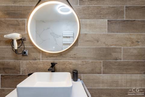 Carrelage de salle de bain imitation parquet