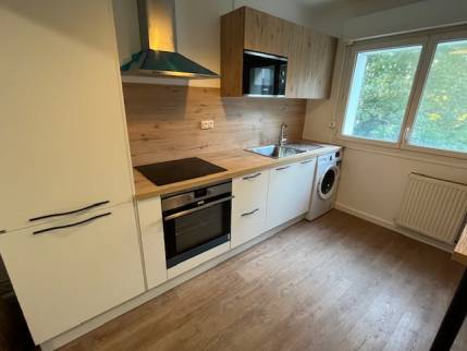 Pose d'une cuisine équipée dans un appartement rénové - Nantes 44